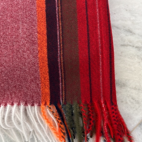 LOOK Cashmere wrap/scarf. Never worn. - Picture 2 of 2